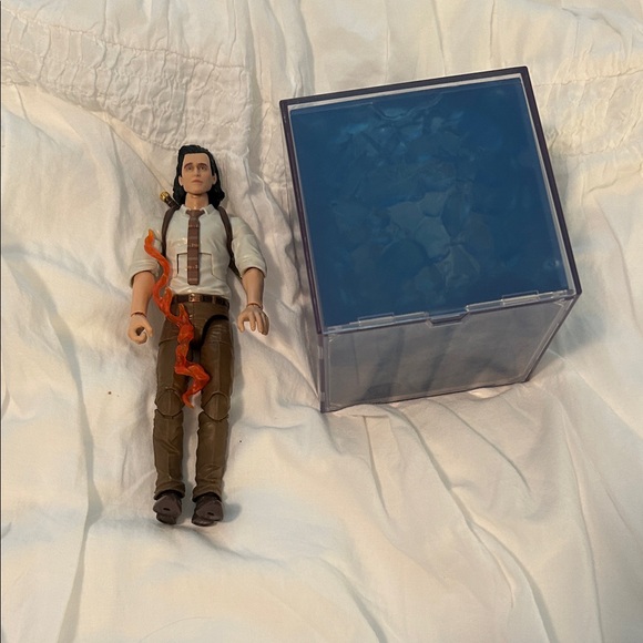 Hasbro Other - Marvel Legends Loki figure and tesseract